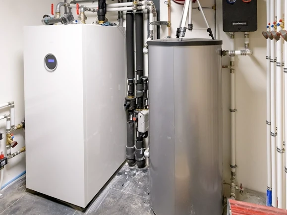 Bodemwarmtepompen verwarmen en koelen bedrijfshal met kantoor, Neede