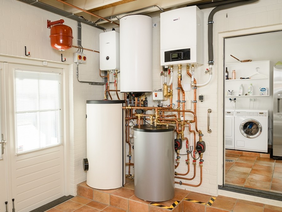 Reuver EnviLine warmtepomp monoblock en tronic 3500 elektrisch ketel Reuver EnviLine warmtepomp monoblock en tronic 3500 elektrisch ketel