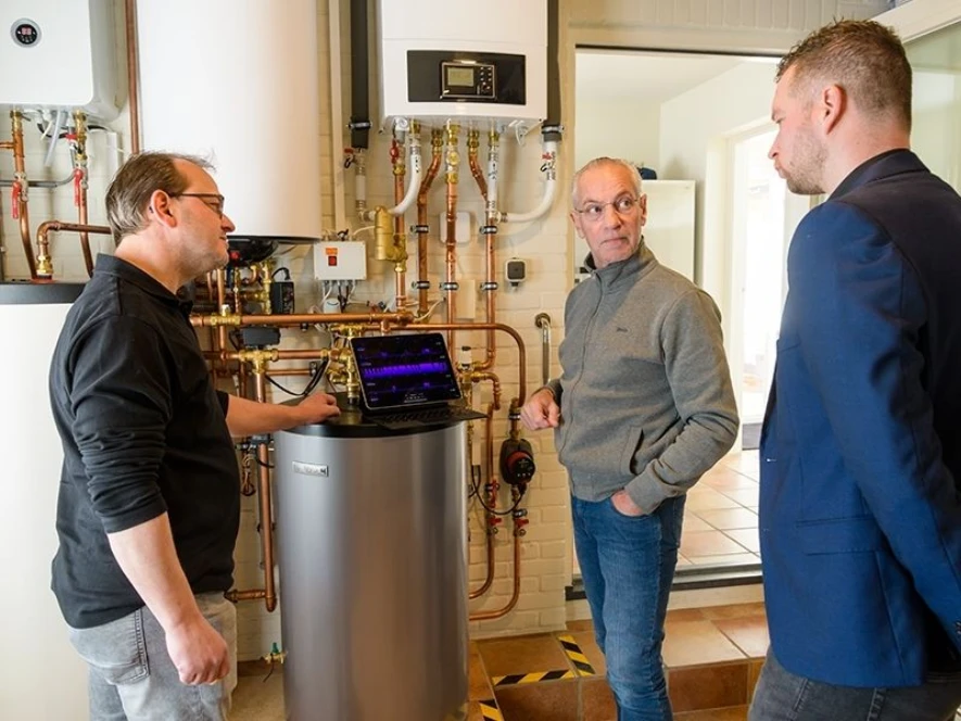 Reuver EnviLine warmtepomp monoblock en tronic 3500 elektrisch ketel Marco de Gast Robert-Boots Peter de Gussem