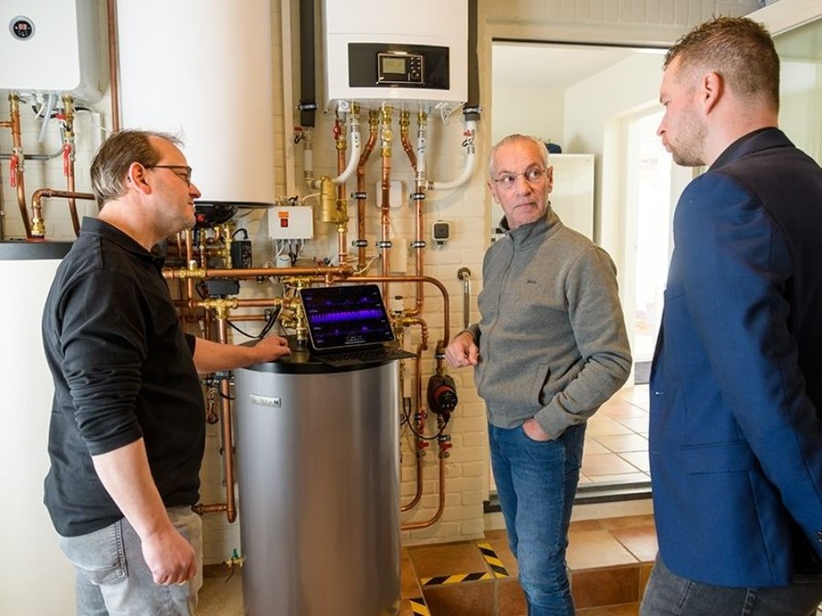 Reuver EnviLine warmtepomp monoblock en tronic 3500 elektrisch ketel Marco de Gast Robert-Boots Peter de Gussem Reuver EnviLine warmtepomp monoblock en tronic 3500 elektrisch ketel Marco de Gast Robert-Boots Peter de Gussem