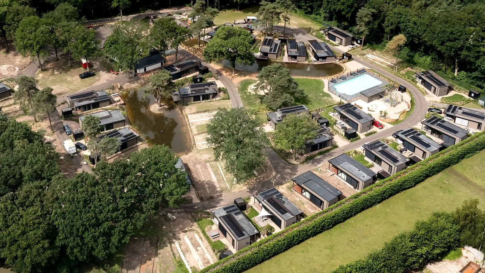 Duurzame eco-lodges voorzien van Nefit EnviLine warmtepompen Pro