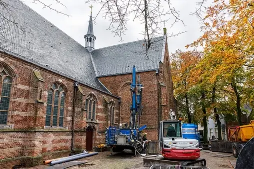 Hervormde kerk in Loenen a/d Vecht verduurzaamd met Bosch bodemwarmtepomp
