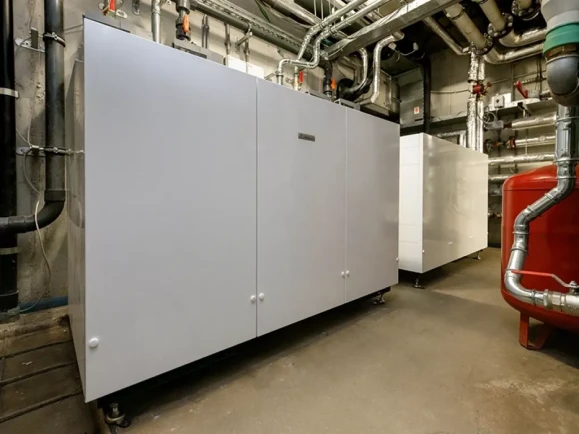 Grootvermogen bodemwarmtepompen leveren warmte en koeling voor hotelgasten