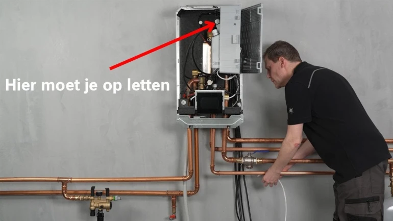 Wandhangende binnenunit: sensoren aansluiten