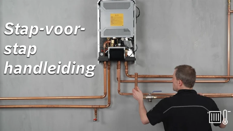 Wandhangende binnenunit: hydraulisch aansluiten